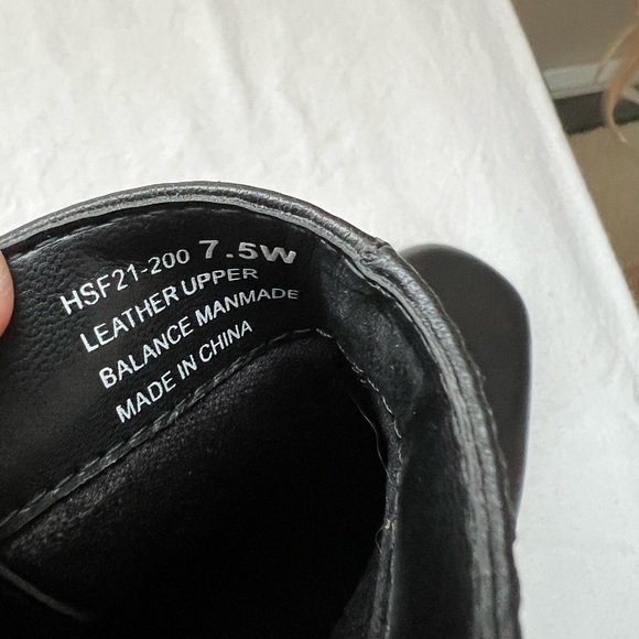 David Tate black leather ankle boots with zippers, beautiful condition look new - Picture 4 of 9